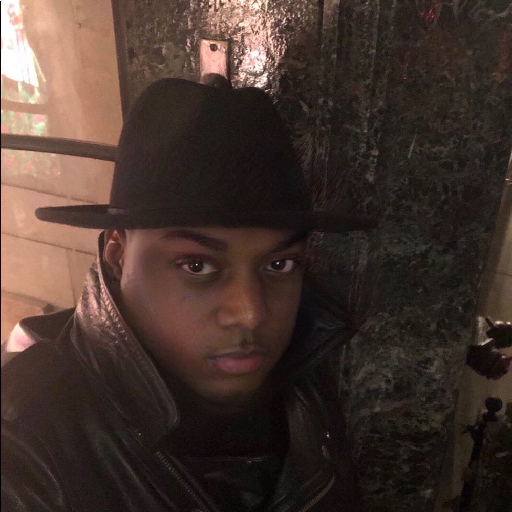 Meet your Posher, Connell